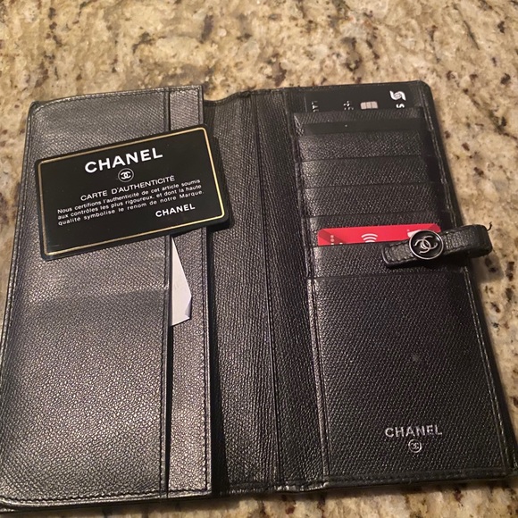 AUTHENTIC. Chanel wallet. Beautiful. - Picture 5 of 8